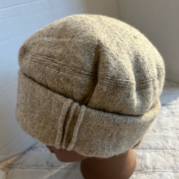 VINTAGE MADE IN PAKISTAN 100% WOOL NEUTRAL COLOR BEIGE TAN WITH LINES DETAILS - Picture 2 of 8